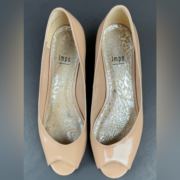 Impo Women’s Tan Patent Leather Peep Toe Heels. 1 1/4" Heel. Size- 8.5 - Picture 6 of 6